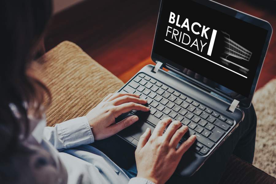 Home Shopping, Frau, Laptop, Online Shopping Black Friday, Tipps für den Black Friday 2017