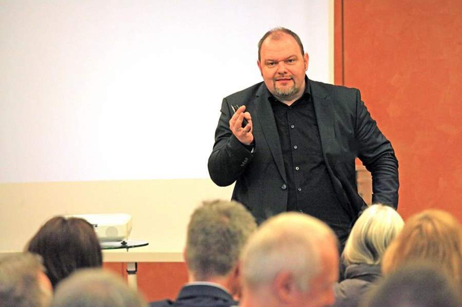 Torsten Werner in Vortrag in Interaktion mit dem Publikum