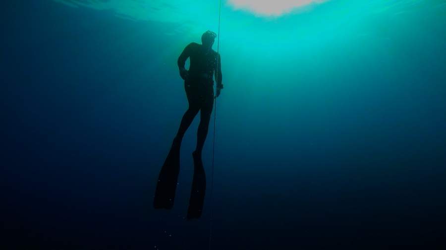 Autor Lorenz Wenger beim Tauchen Free Dive