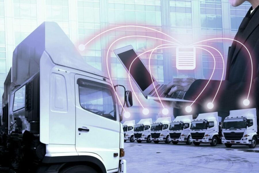 Flotteneffizienz einer LKW Flotte wird mithilfe digitaler Moeglichkeiten getrackt und optimiert