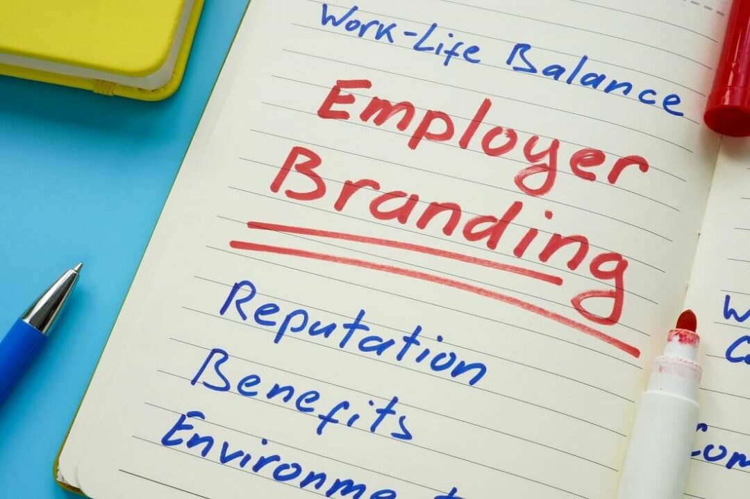 Notizbuch mit Begriffen rund um Employer Branding