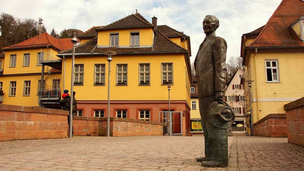 Lesen Sie, wie Hermann Hesse lebte, dachte & schrieb – und warum seine Werke auch heute noch berühren, inspirieren & begleiten.