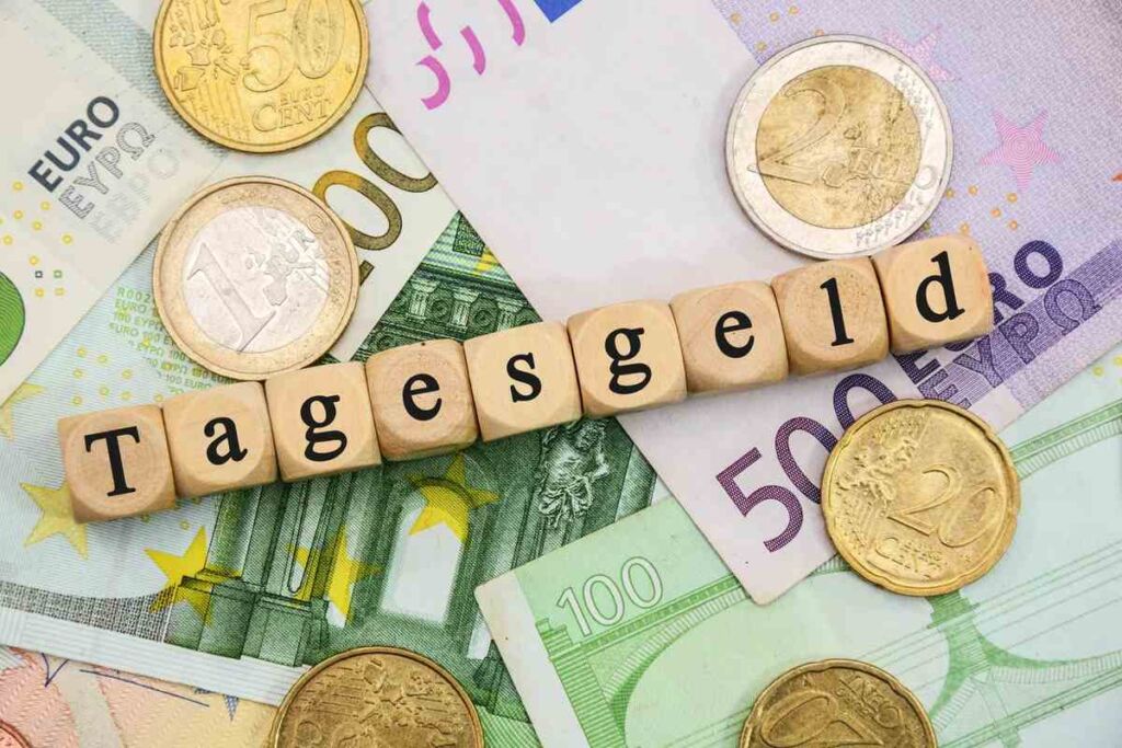 Tagesgeldkonto bedeutet: Zinsen sichern, Geld täglich verfügbar halten und flexibel Rücklagen bilden – sicher, einfach und ohne Risiko.